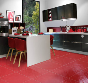cucina-rock-rosso-pareti-bianche-vetro-u2nico